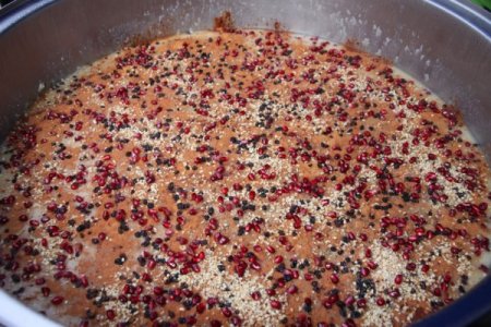 Rize Belediyesi, binlerce kişiye aşure dağıttı