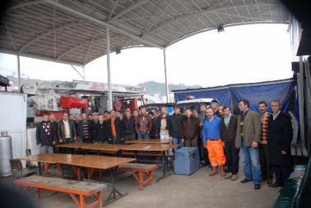 Rize Belediyesi Temizlik İşçileri Çöp Toplamama Eylemi Yaptı