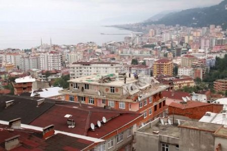 Rize Belediyesi Yıkıyor, Vatandaş Yeniden Yapıyor