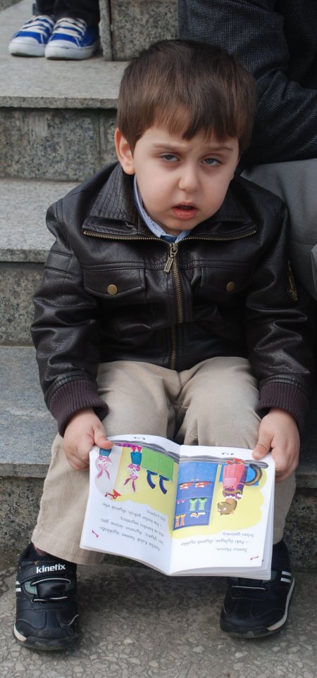 Rize Sosyal Bilimler Lisesi öğrencileri şehir meydanında kitap okudu