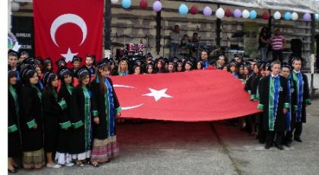 Rize Üniversitesi Ardeşen Meslek Yüksekokulu'nda Mezuniyet Coşkusu