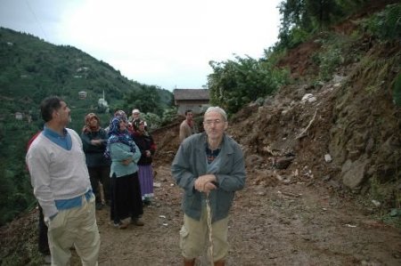 Rize'de 3 Katlı Ev Heyelanda Çöktü