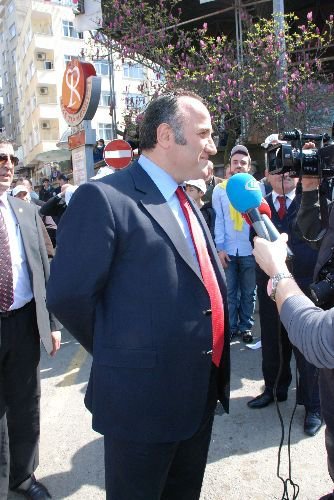 Rize'de 6 Bin Kişi Elele Tutuşarak Horon Oynadı