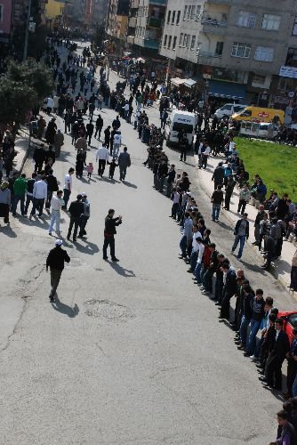 Rize'de 6 Bin Kişi Elele Tutuşarak Horon Oynadı