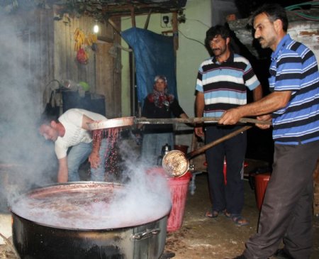 Rize’de asırlık pekmez geleneği devam ediyor