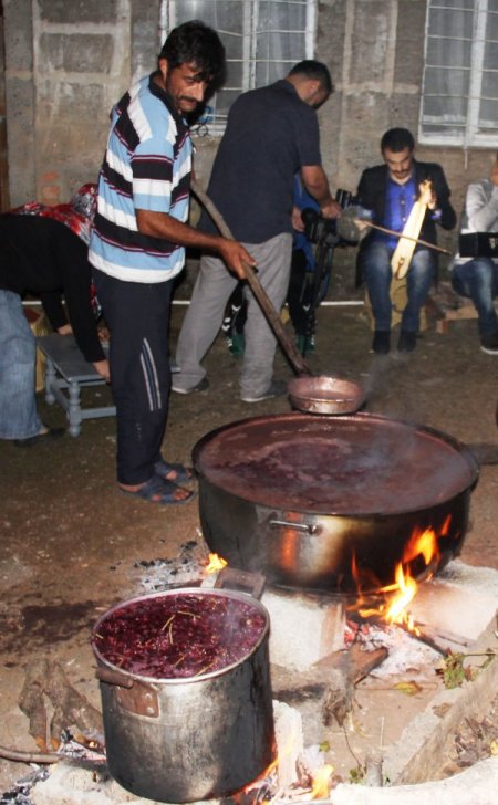 Rize’de asırlık pekmez geleneği devam ediyor