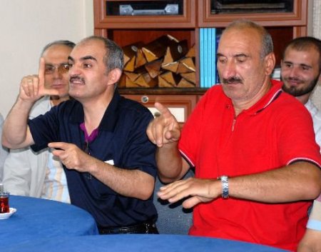 Rize'de Kamu Görevlilerine 'işitme Engelliler Tercümanlığı' Kursu