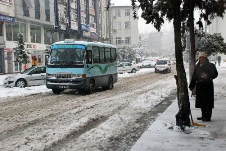 Rize'de Kar Yağışı Hayatı Olumsuz Etkiliyor