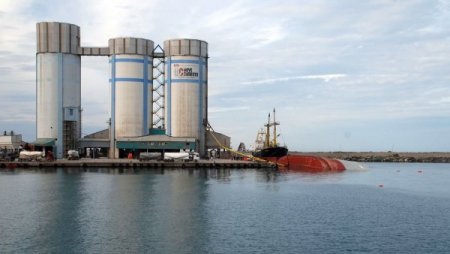 Rize’de kuru yük gemisi yan yattı: Bir gemi adamı kayıp