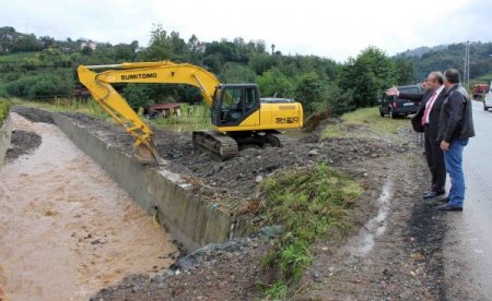 Rize’de su baskını ve heyelan olan bölgeler temizleniyor