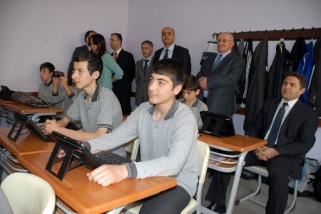 Rize’de tablet bilgisayar dağıtılanların beklentileri dinlendi