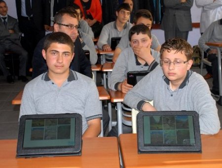 Rize’de tablet bilgisayar dağıtılanların beklentileri dinlendi