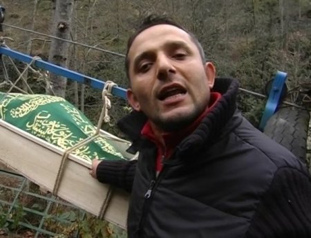 Rize'de yolu olmayan köyde tabutlar bile teleferikle taşınıyor(Özel)