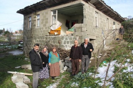 Rize’deki 30 dönümlük bir alanda kaymalar meydana geldi