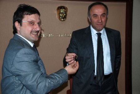 Rizeli Bayan, Küpelerini Pakistanlı Afetzedelere Bağışladı