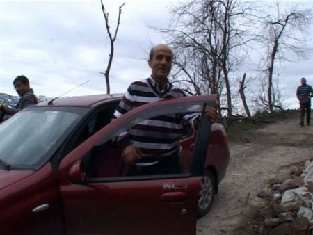 Rizeli vatandaş, otomobille dünya geri geri gitme rekorunu kırmak için çalışıyor