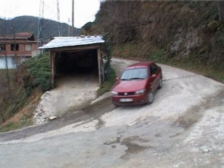 Rizeli vatandaş, otomobille dünya geri geri gitme rekorunu kırmak için çalışıyor