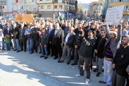 Rizeliler İsrail’e lanet yağdırdı