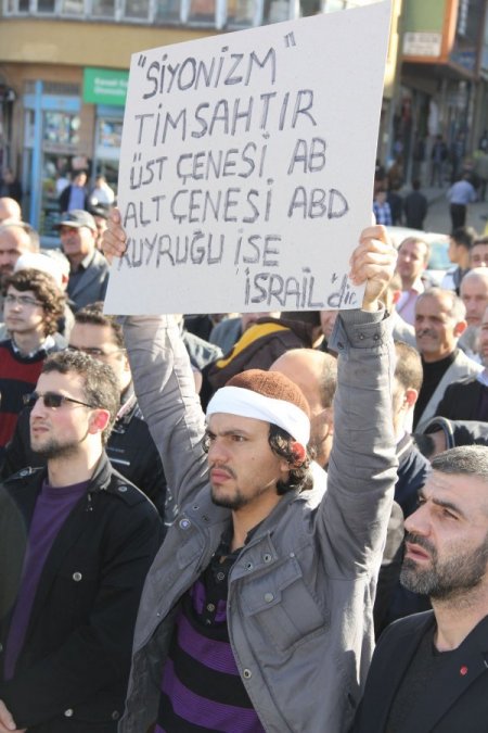 Rizeliler İsrail’e lanet yağdırdı