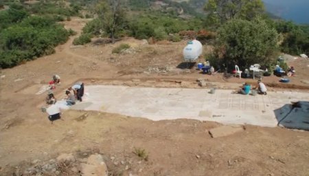 Roma dönemine ait devasa mozaik ortaya çıkarıldı