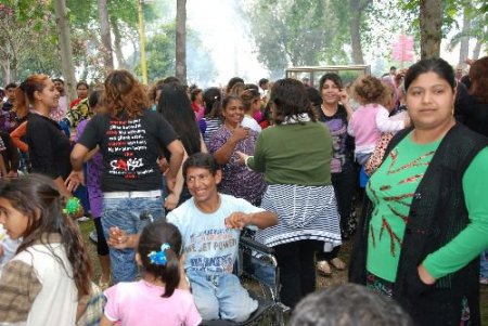 Romanlar 1 Mayıs'ı Şenlik Havasında Kutladı