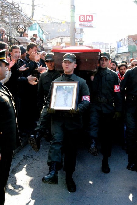 Romanlar Kalp Krizinden Şehit Olan Askerlerine Ağladı