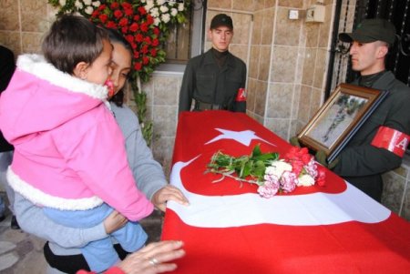 Romanlar Kalp Krizinden Şehit Olan Askerlerine Ağladı