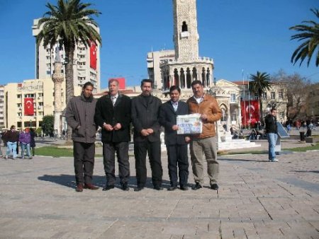 Romanlar: Kendi Partisine Oy Vermeyen, Menderes'i Asanlarla Kol Kola Yürüyen Cindoruk, Bizi Rencide Etmesin
