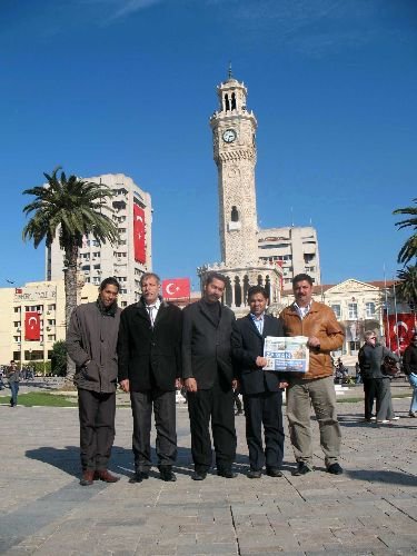 Romanlar: Kendi Partisine Oy Vermeyen, Menderes'i Asanlarla Kol Kola Yürüyen Cindoruk, Bizi Rencide Etmesin