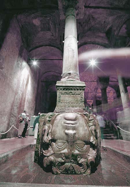 Romantik sarnıcın 'Medusa' gizemi çözülemedi