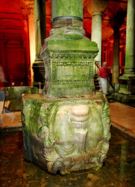 Romantik sarnıcın 'Medusa' gizemi çözülemedi