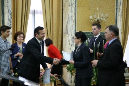 Romanya eğitim bakanından Türk okulu eğitimcilerine alkış