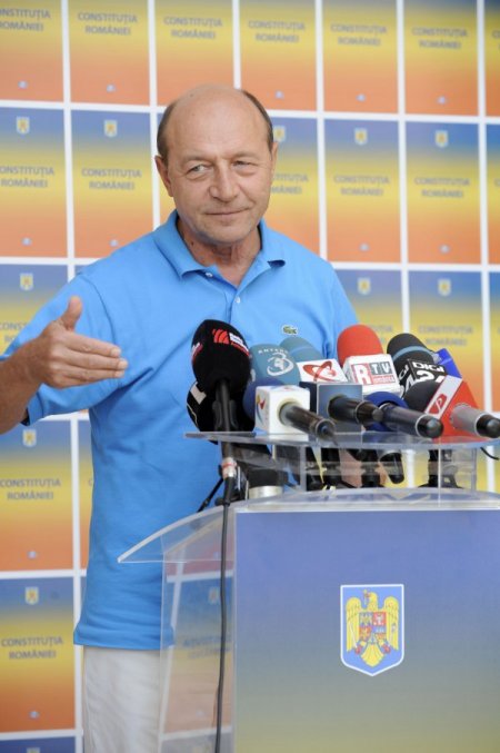 Romanya'da Referandum Geçersiz, Traian Basescu Yeniden Cumhurbaşkanı