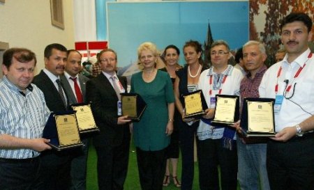 Romanya’dan eğitim gönüllülerine plaket