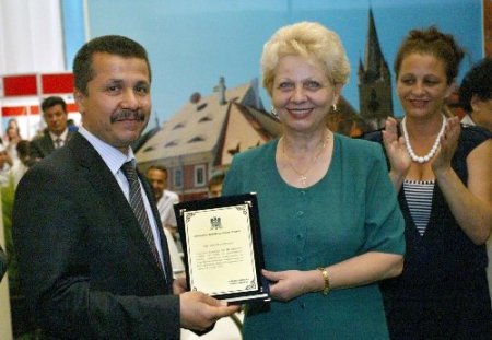 Romanya’dan eğitim gönüllülerine plaket