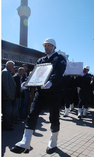 Roth'un konvoyundaki kazada şehit olan polis, dualarla uğurlandı