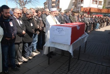 Roth'un konvoyundaki kazada şehit olan polis, dualarla uğurlandı