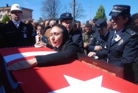 Roth'un konvoyundaki kazada şehit olan polis, dualarla uğurlandı