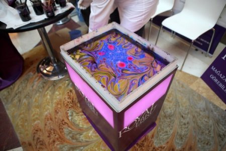 Royal Halı ‘ebru' Şovunu Avm’lere Taşıyor