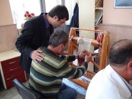 Ruhsal hastalığı bulunanlar, minyatür halıyla rehabilite ediliyor