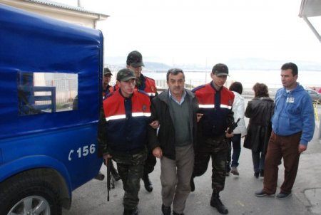 Ruhsatsız Silahlar Evinde Yakalandı