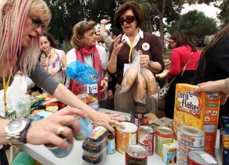 Rumlar, 1 kilo kuru fasulyeye müzik ziyafeti çekti