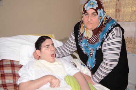 Rus çocuğa bakan Gülsüm Kabadayı hayatından memnun