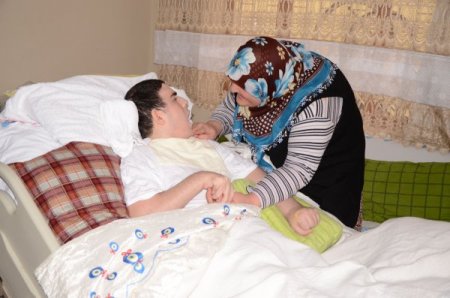 Rus çocuğa bakan Gülsüm Kabadayı hayatından memnun