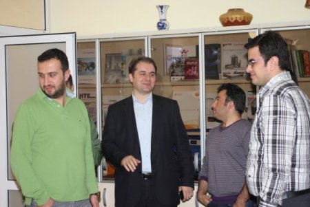 "Rus Erkekler İhtiyaçtan, Bayanlar Modadan Giyiniyor"