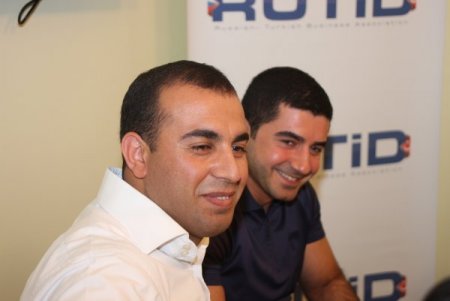 "Rus Erkekler İhtiyaçtan, Bayanlar Modadan Giyiniyor"