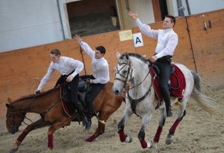 Rus Kozaklardan Nefes Kesen Ata Binme Gösterisi