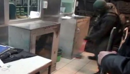 Rus Polisinden Bankaya 'Balyozlu' Operasyon