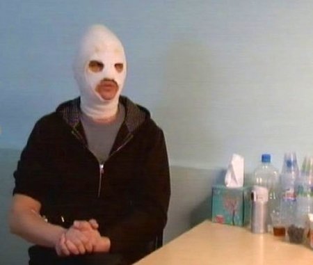 Rus sanatçı Filin, yüzüne asit atan saldırganı biliyor