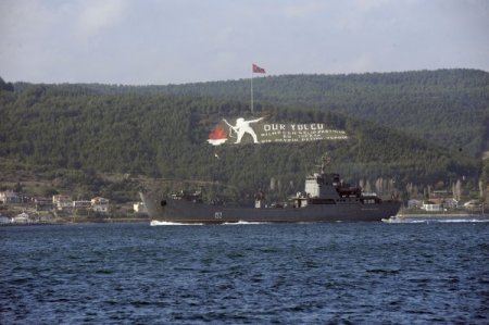Rus savaş gemileri Çanakkale Boğazı'ndan geçti